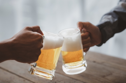 Beer steins cheering